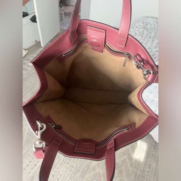 GUCCI Double G Momogram
Blooms Supreme Pink Floral Canvas
Tote Handbag - Picture 3 of 5